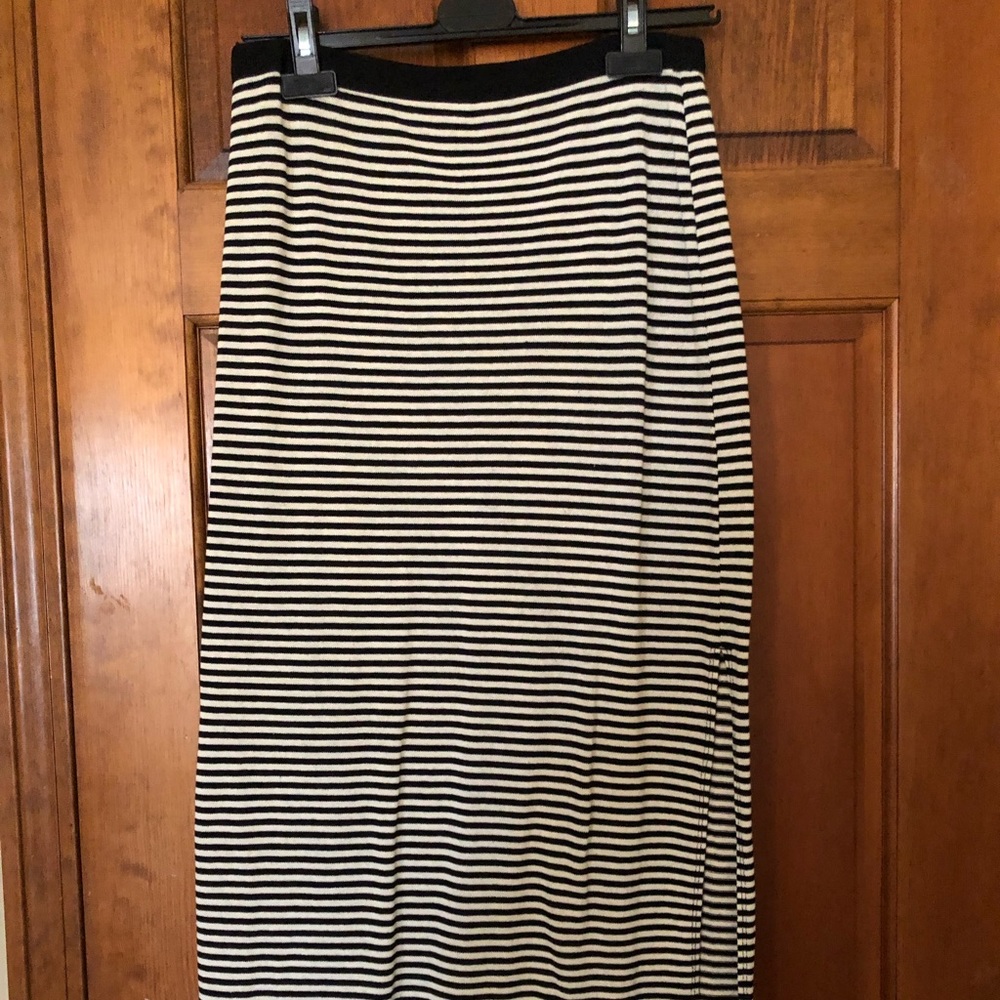 Gap, SM black white striped ankle length skirt